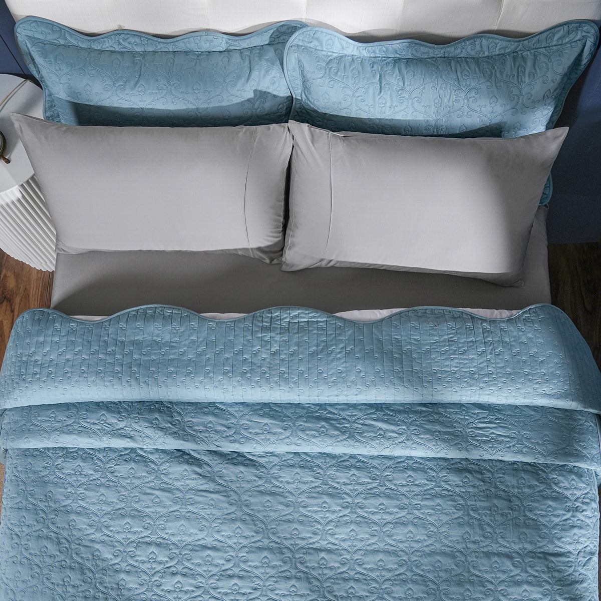 Classical Impression Swirling Quilt/Quilted Bed Cover Blue