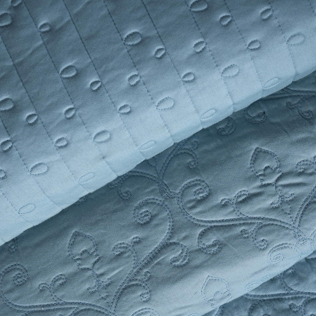 Classical Impression Swirling Quilt/Quilted Bed Cover Blue