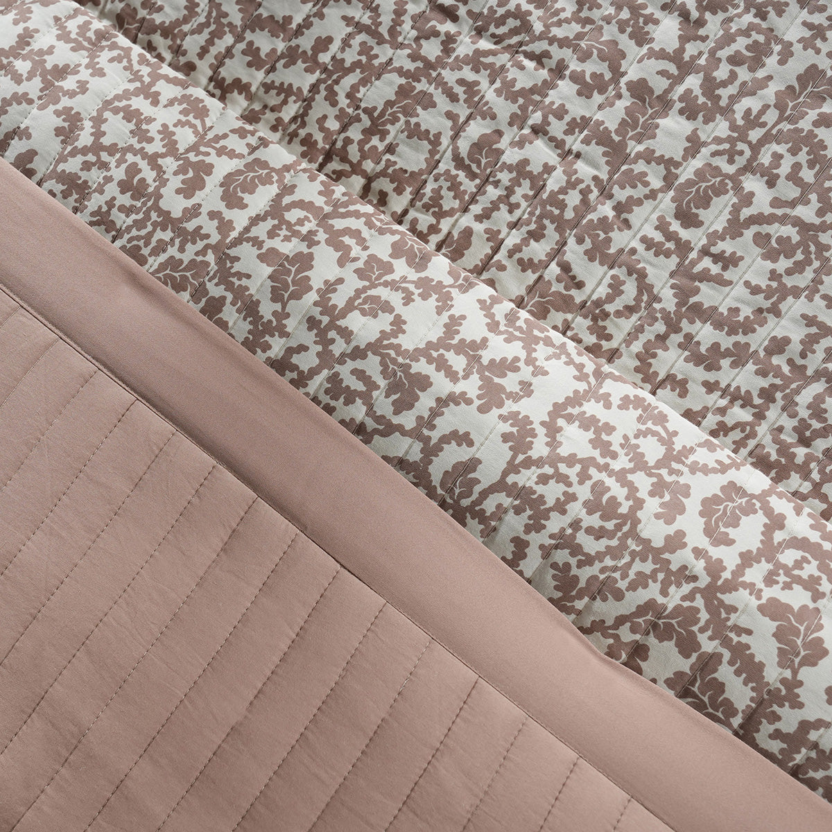 Classical Impression Ornamental Quilt/Quilted Bed Cover Brown