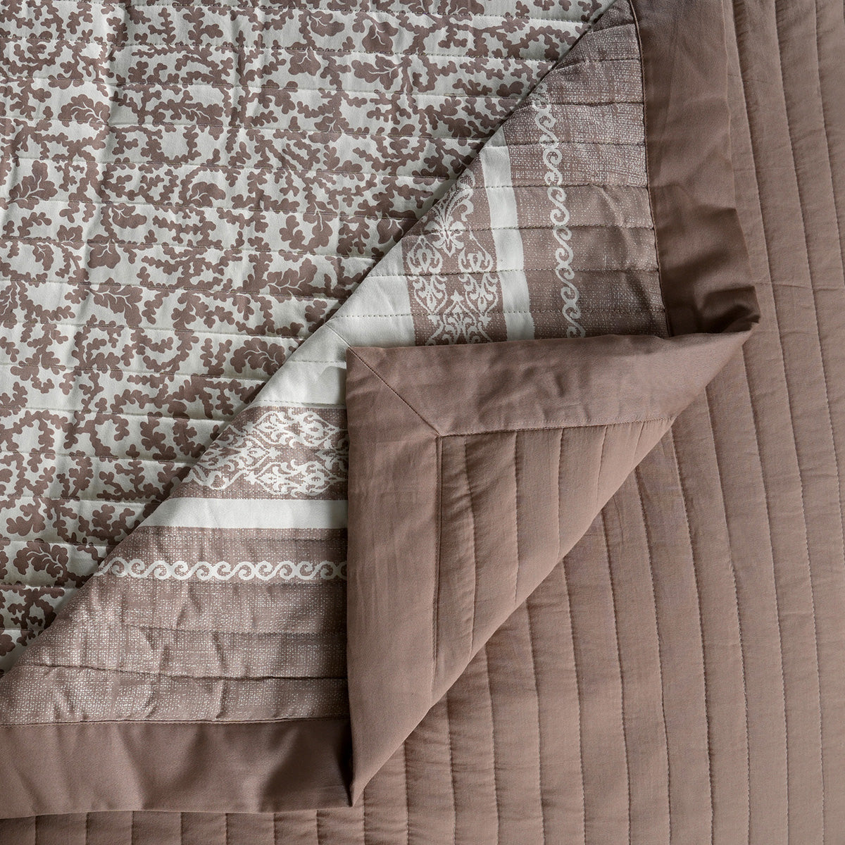 Classical Impression Ornamental Quilt/Quilted Bed Cover Brown