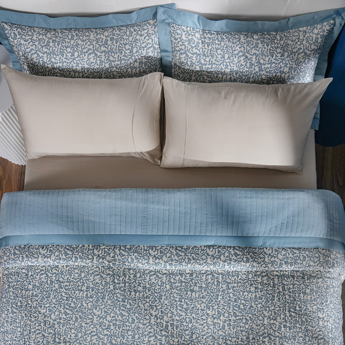 Classical Impression Ornamental Quilt/Quilted Bed Cover Blue