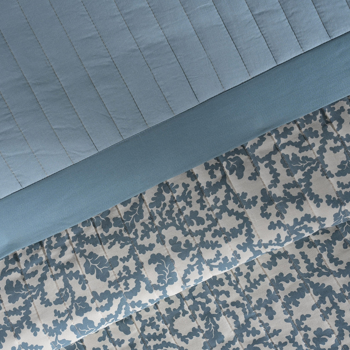 Classical Impression Ornamental Quilt/Quilted Bed Cover Blue
