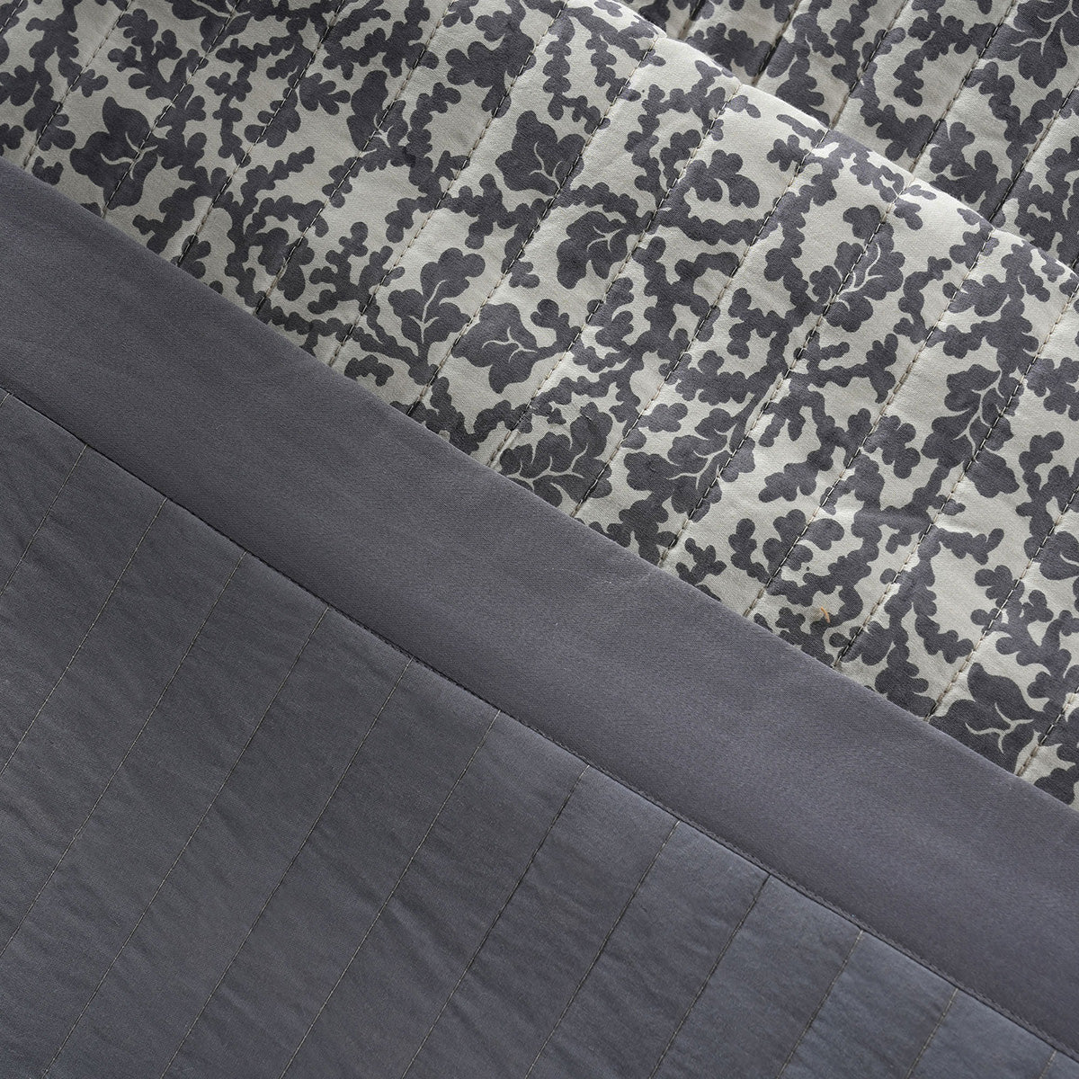 Classical Impression Ornamental Quilt/Quilted Bed Cover Grey