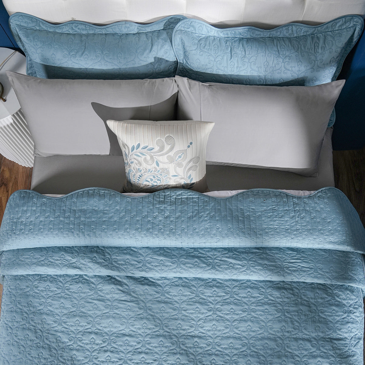 Classical Impression Swirling 100% Cotton 8pcs Quilt/Qulited Bed Cover Set Blue