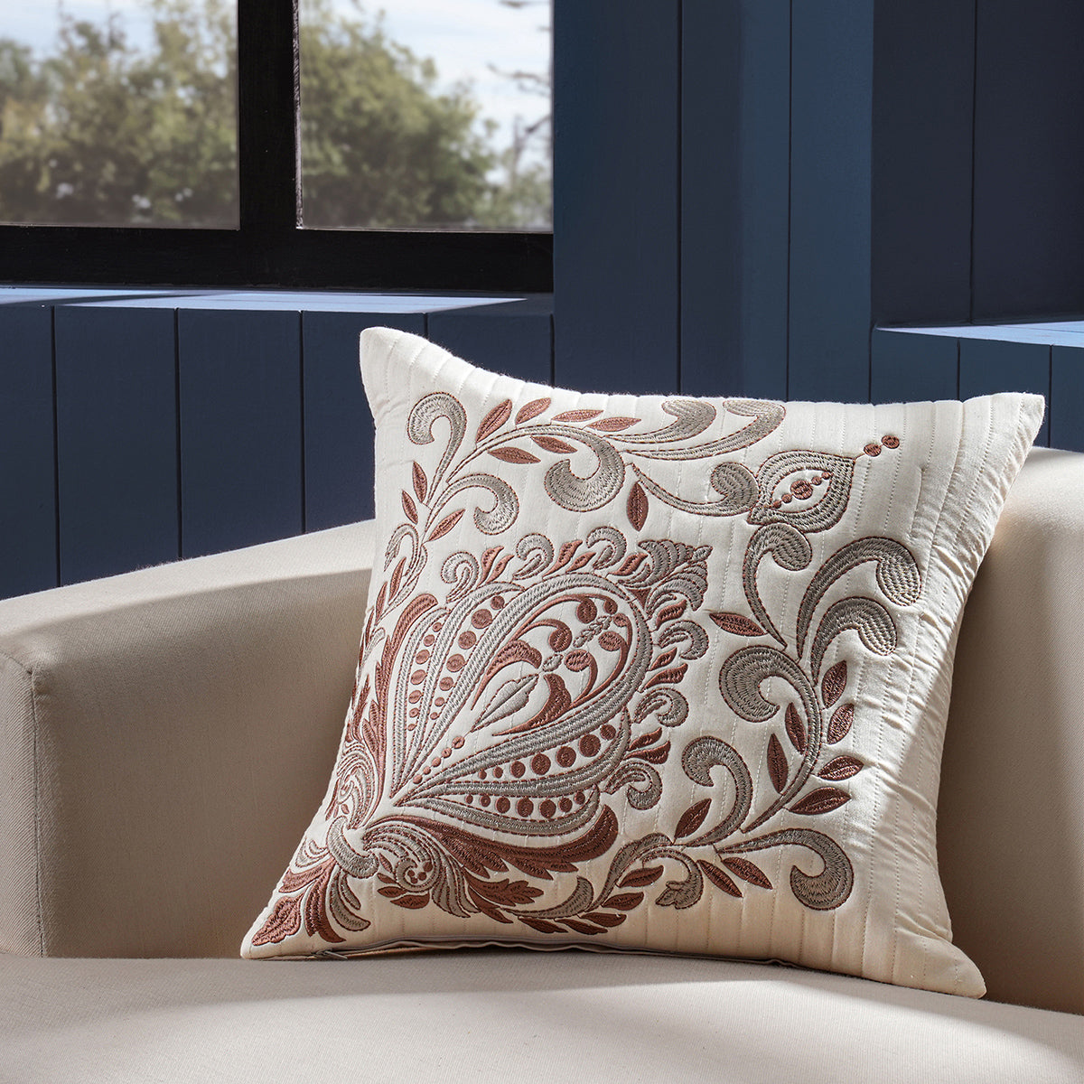 Classical Impression Bloom 100% Cotton Cushion Cover Rust