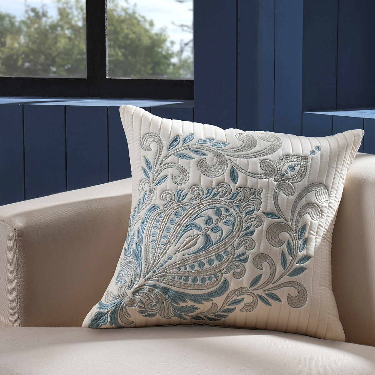 Classical Impression Bloom 100% Cotton Cushion Cover Blue