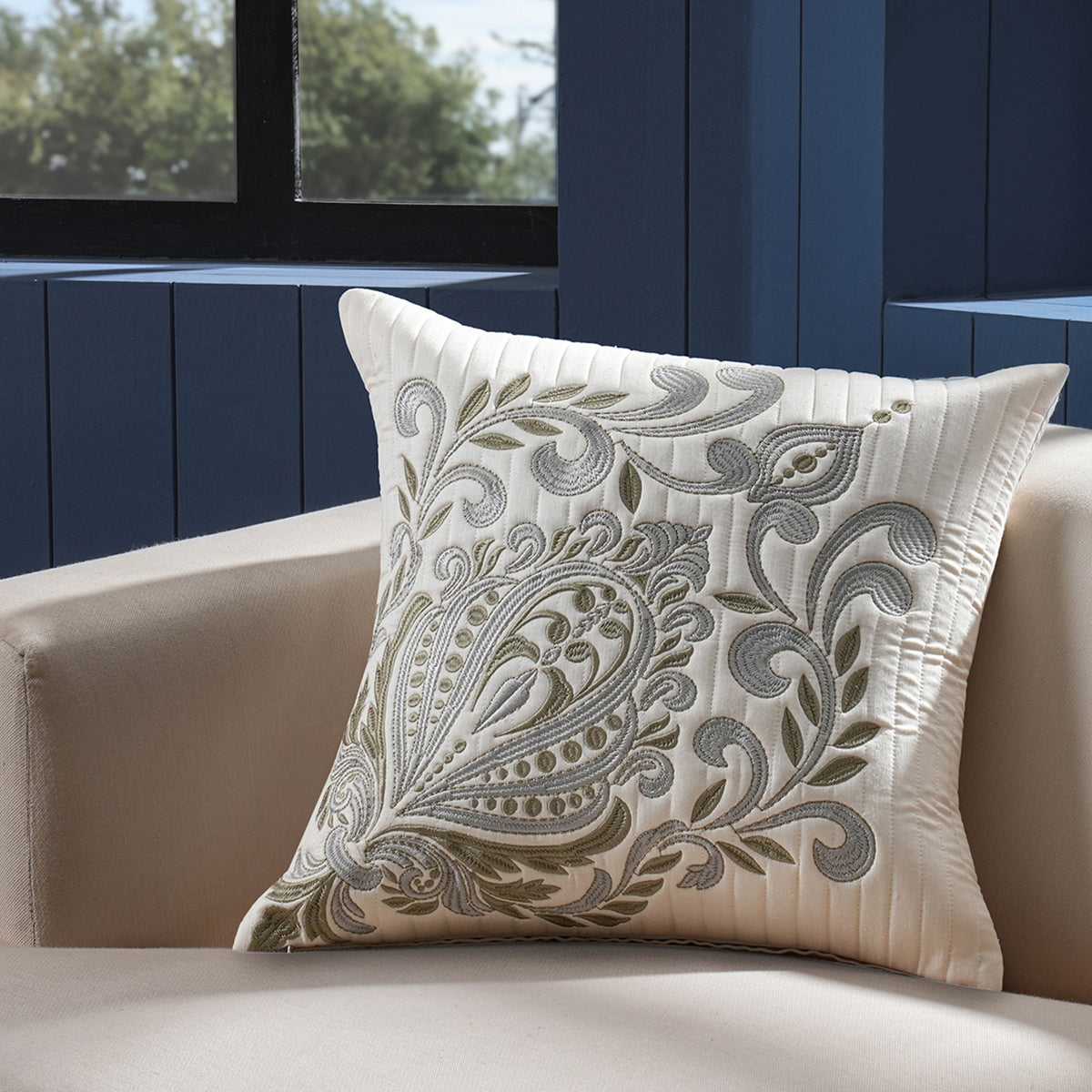 Classical Impression Bloom 100% Cotton Cushion Cover Green