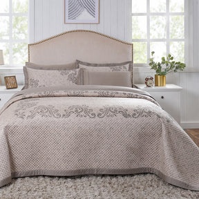 Classical Ornate Seamless Scroll Quilt/Quilted Bed Cover Neutral