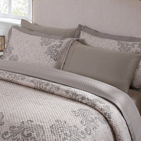 Classical Ornate Seamless Scroll Quilt/Quilted Bed Cover Neutral