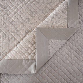 Classical Ornate Seamless Scroll Quilt/Quilted Bed Cover Neutral