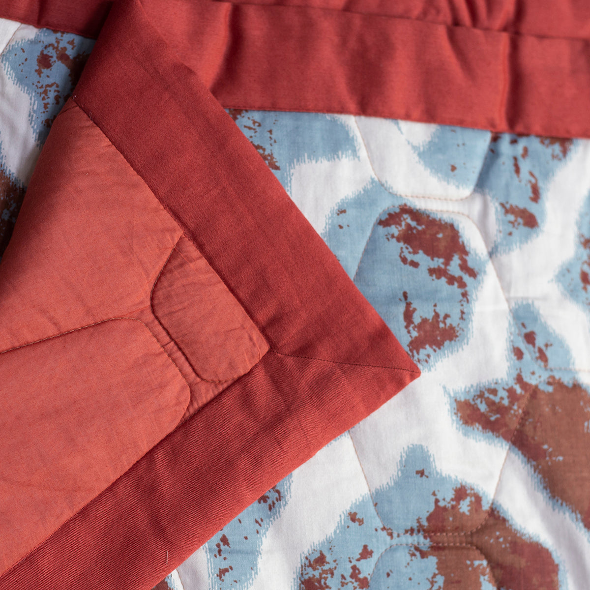 Nouveau Tradition Form Replay Red Quilt
