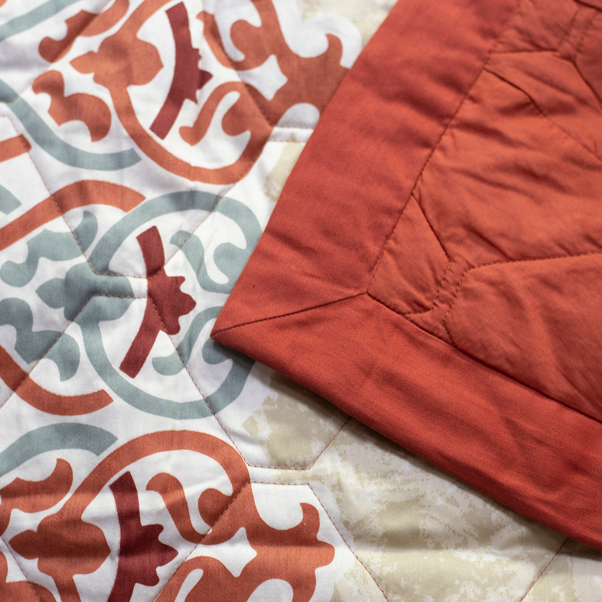 Nouveau Tradition Kaleen Global Red Quilt