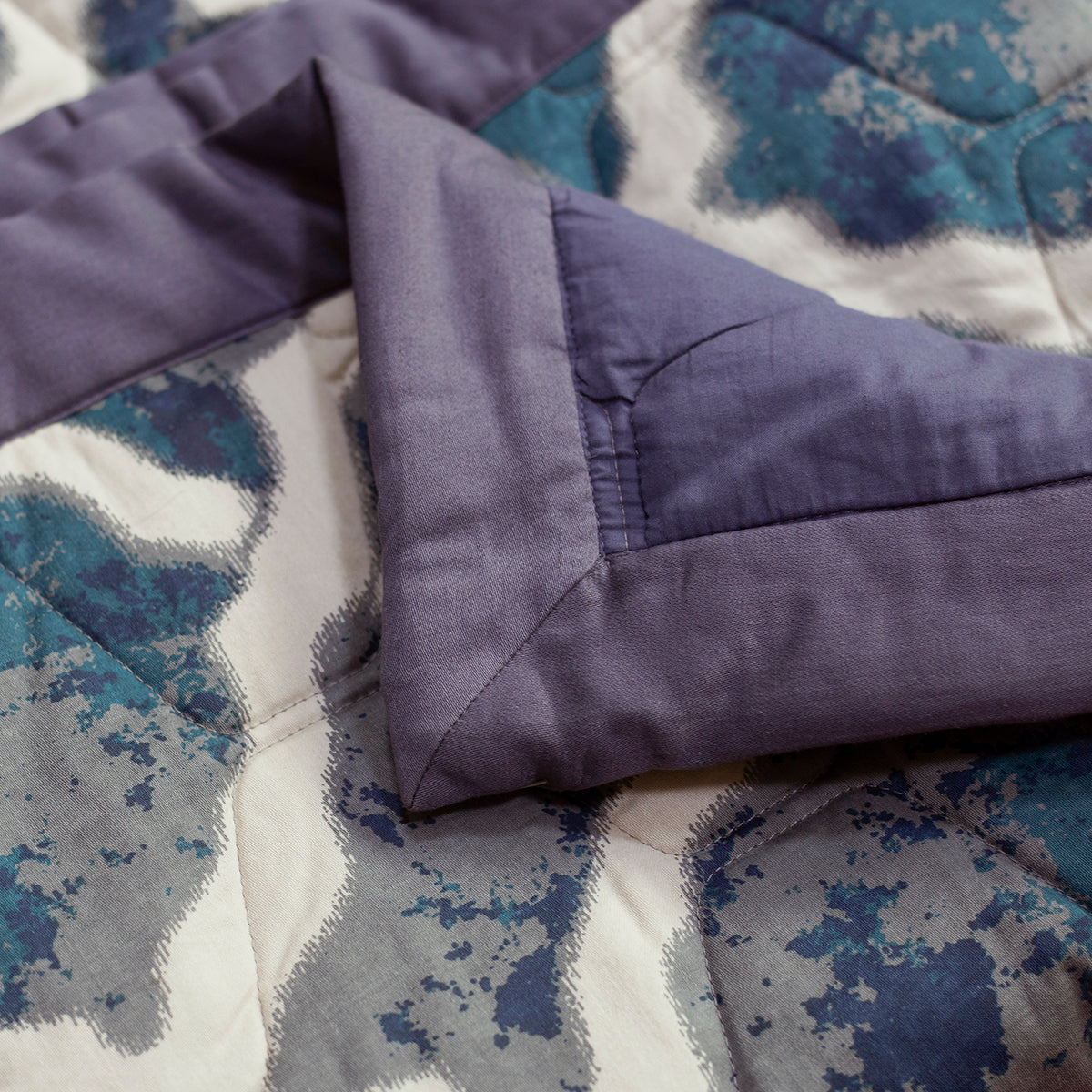 Nouveau Tradition Form Replay Blue Quilt Set
