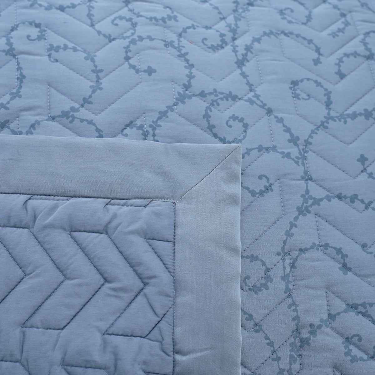 Exotic Heritage Leafy Swirl Blue Summer AC Quilt/Quilted Bed Cover/Comforter Quilt