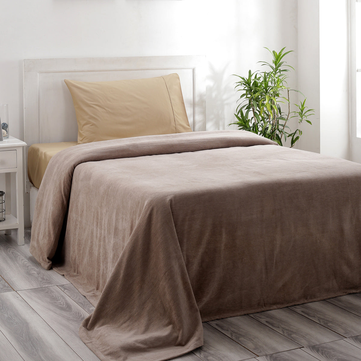 Jessica 100% Cotton Solid Woven Super Soft Ecru Bed Cover/Blanket