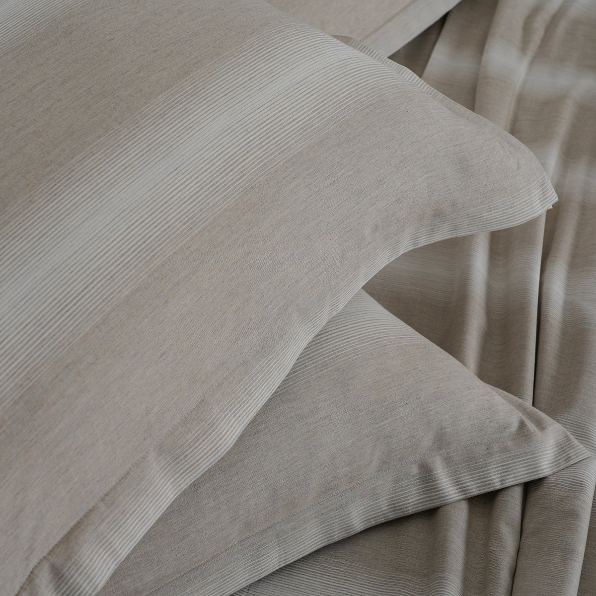 Rhythmic Stripe Reversible Made With Egyptian Cotton Ultra Soft Chinchilla/White Bed Sheet Set