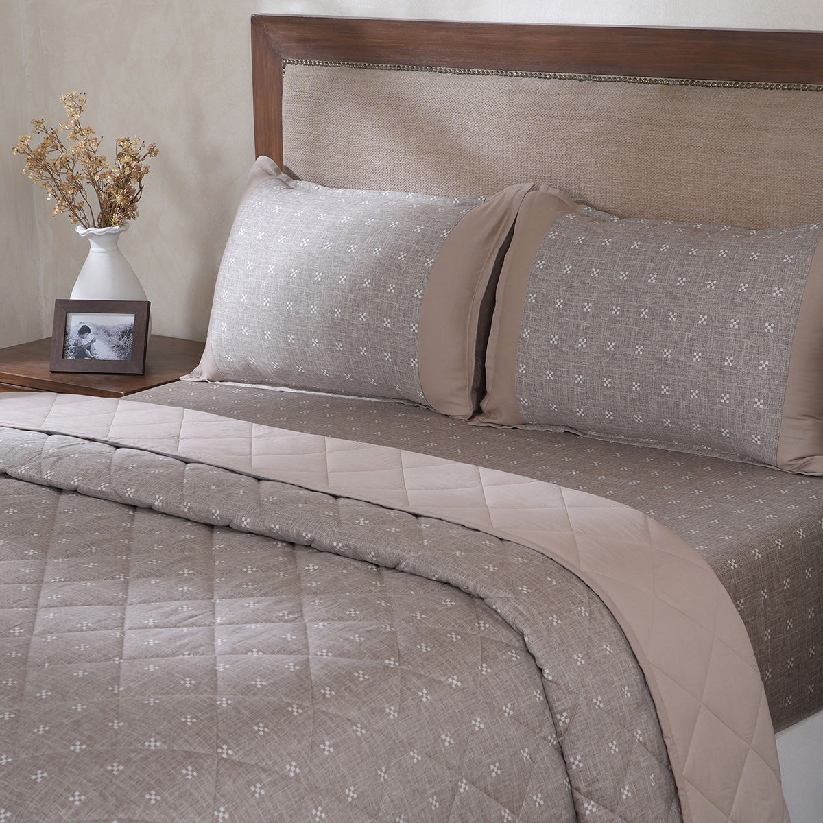 Hermosa Botanic Bloom Artisanal Aura Quilt Brown