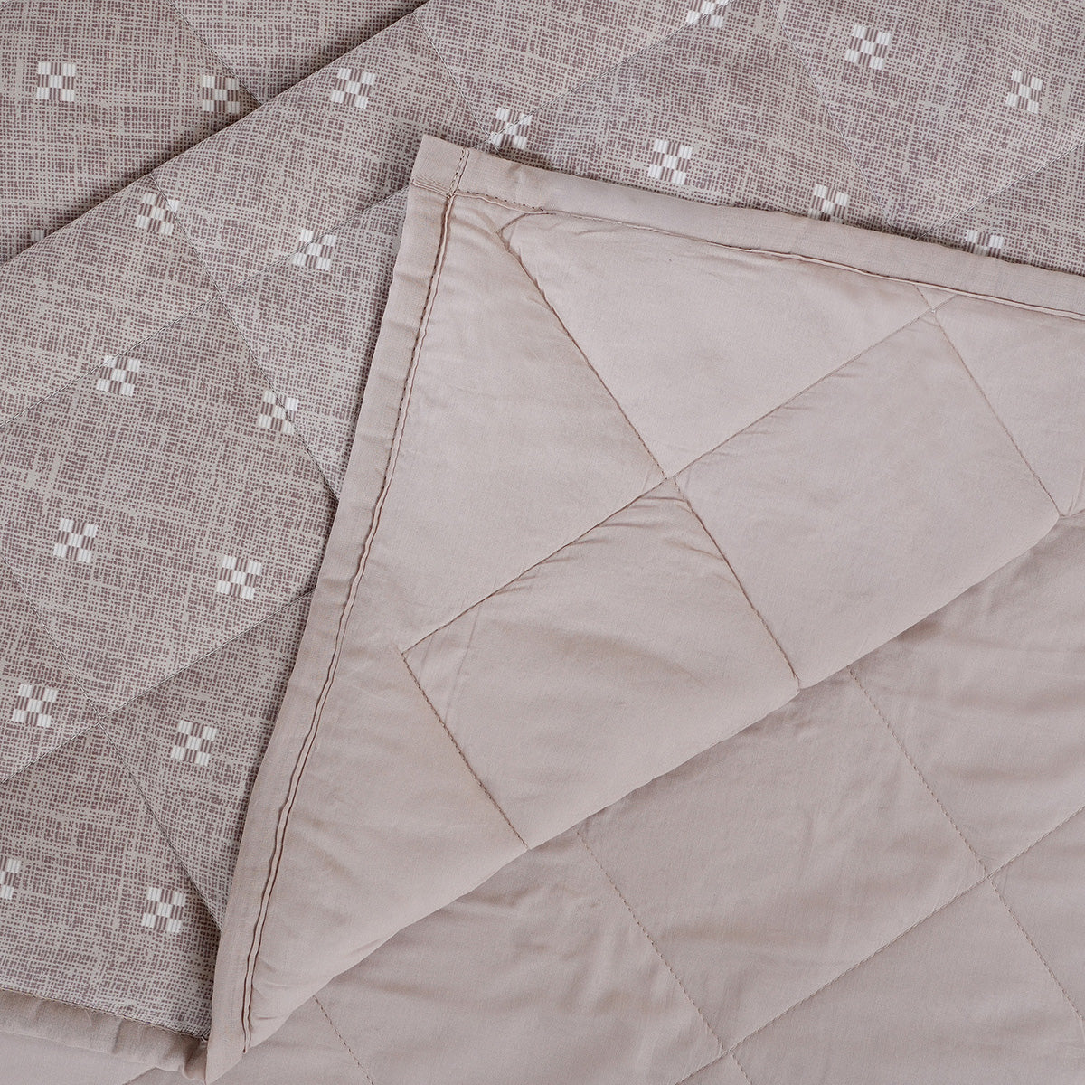 Hermosa Botanic Bloom Artisanal Aura Quilt Brown