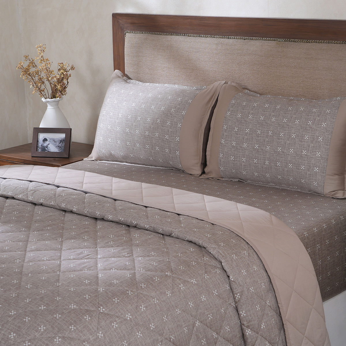Hermosa Botanic Bloom Artisanal Aura 4Pcs Brown Quilt Set