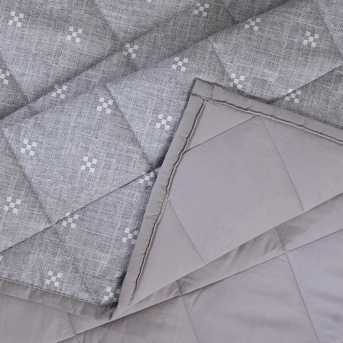 Hermosa Botanic Bloom Artisanal Aura Quilt Grey