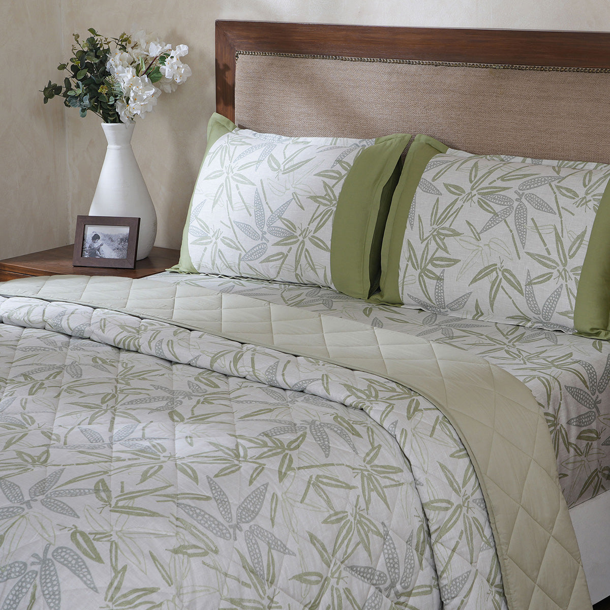 Hermosa Botanic Bloom Bamboo Breeze Quilt Green