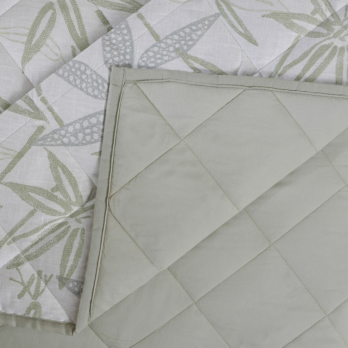 Hermosa Botanic Bloom Bamboo Breeze Quilt Green