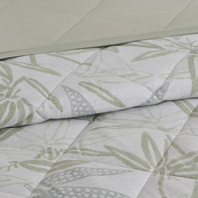 Hermosa Botanic Bloom Bamboo Breeze Quilt Green
