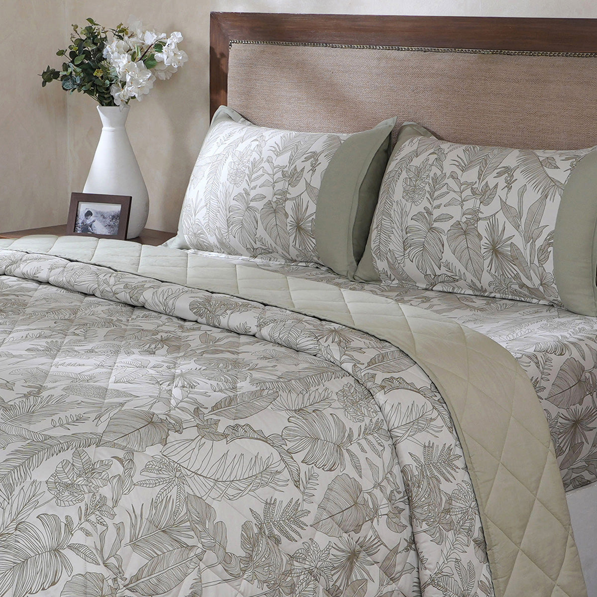 Hermosa Botanic Bloom Verlina Quilt Green