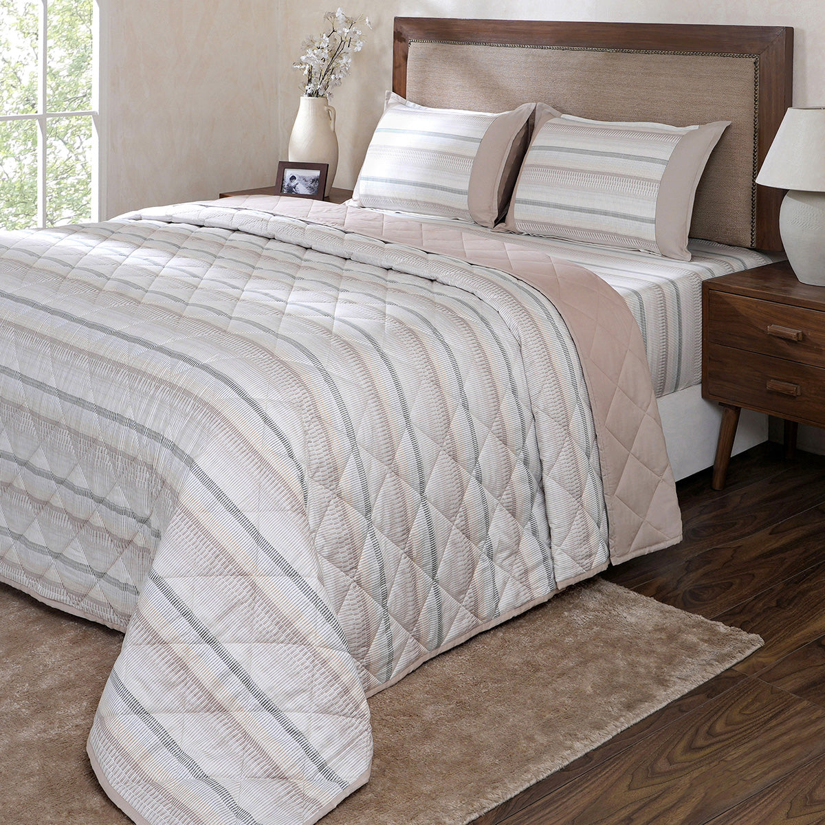 Hermosa Botanic Bloom Wovelle Quilt Marzipan