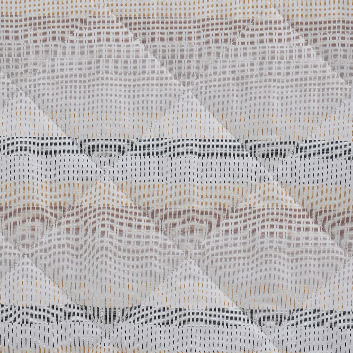 Hermosa Botanic Bloom Wovelle Quilt Marzipan
