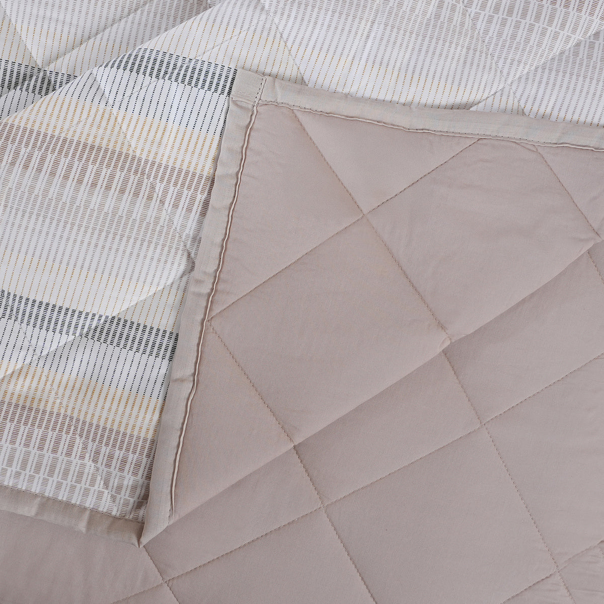 Hermosa Botanic Bloom Wovelle 4Pcs Marzipan Quilt Set