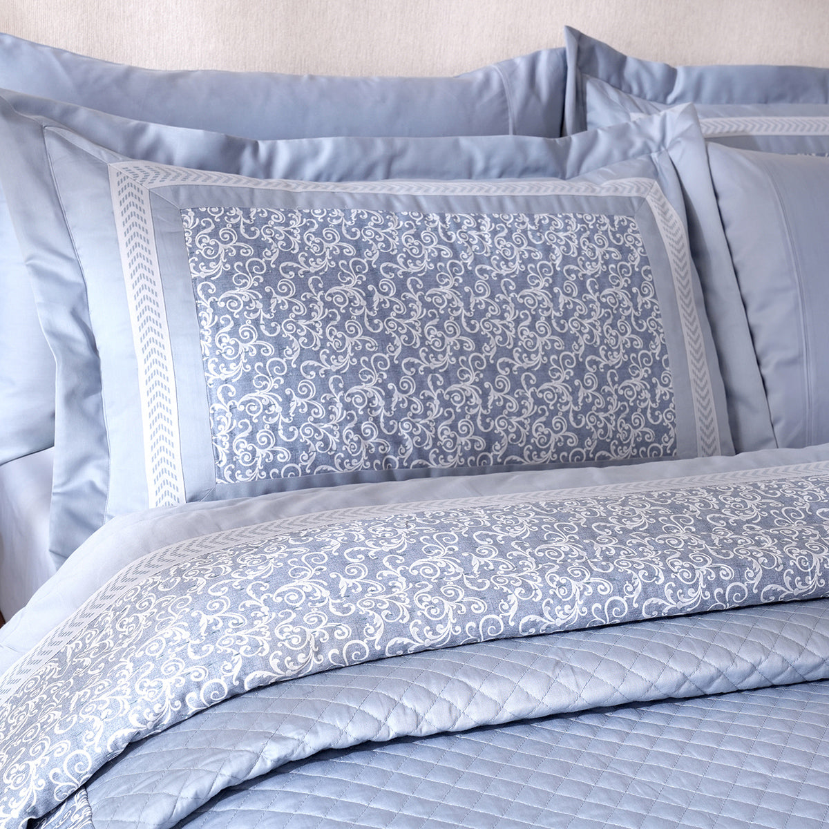 Ornamental Elegance Splendid Quilt/Quilted Bed Cover Blue