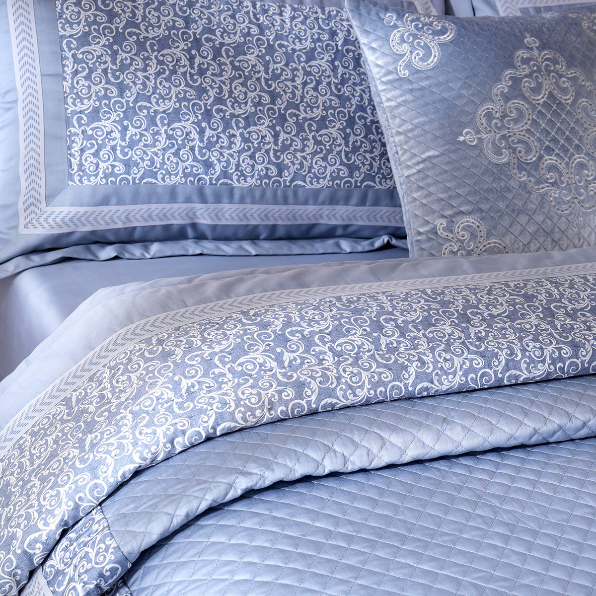Ornamental Elegance Splendid 100% Cotton 8Pcs Quilt/Qulited Bed Cover Set Blue