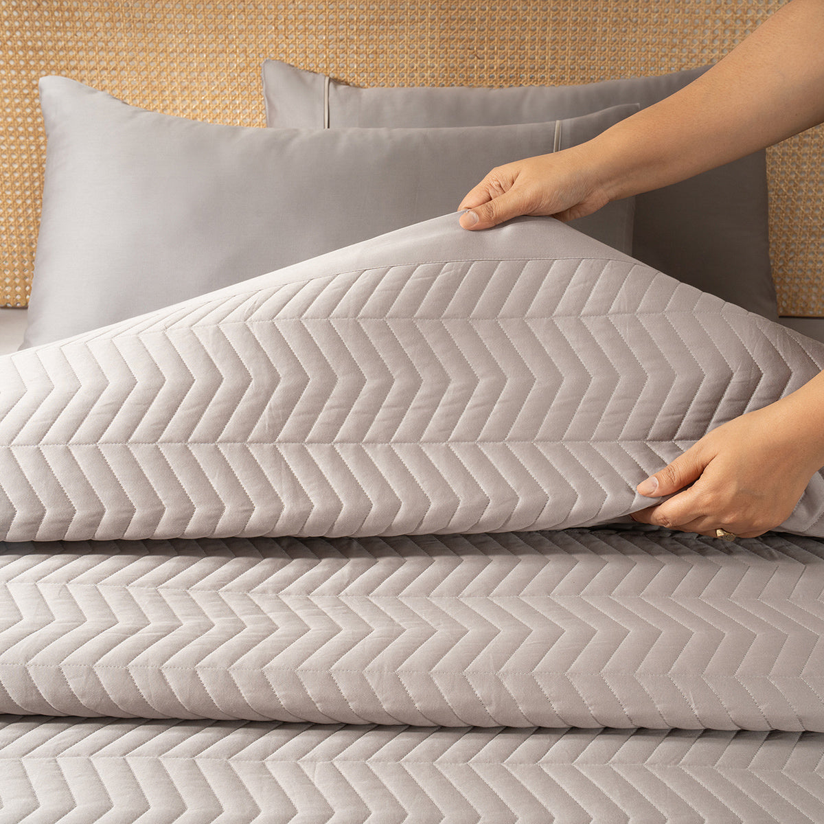 Colorart Penelope AC Quilt Set/Quilted Bed Cover Set/Comforter Flint Grey