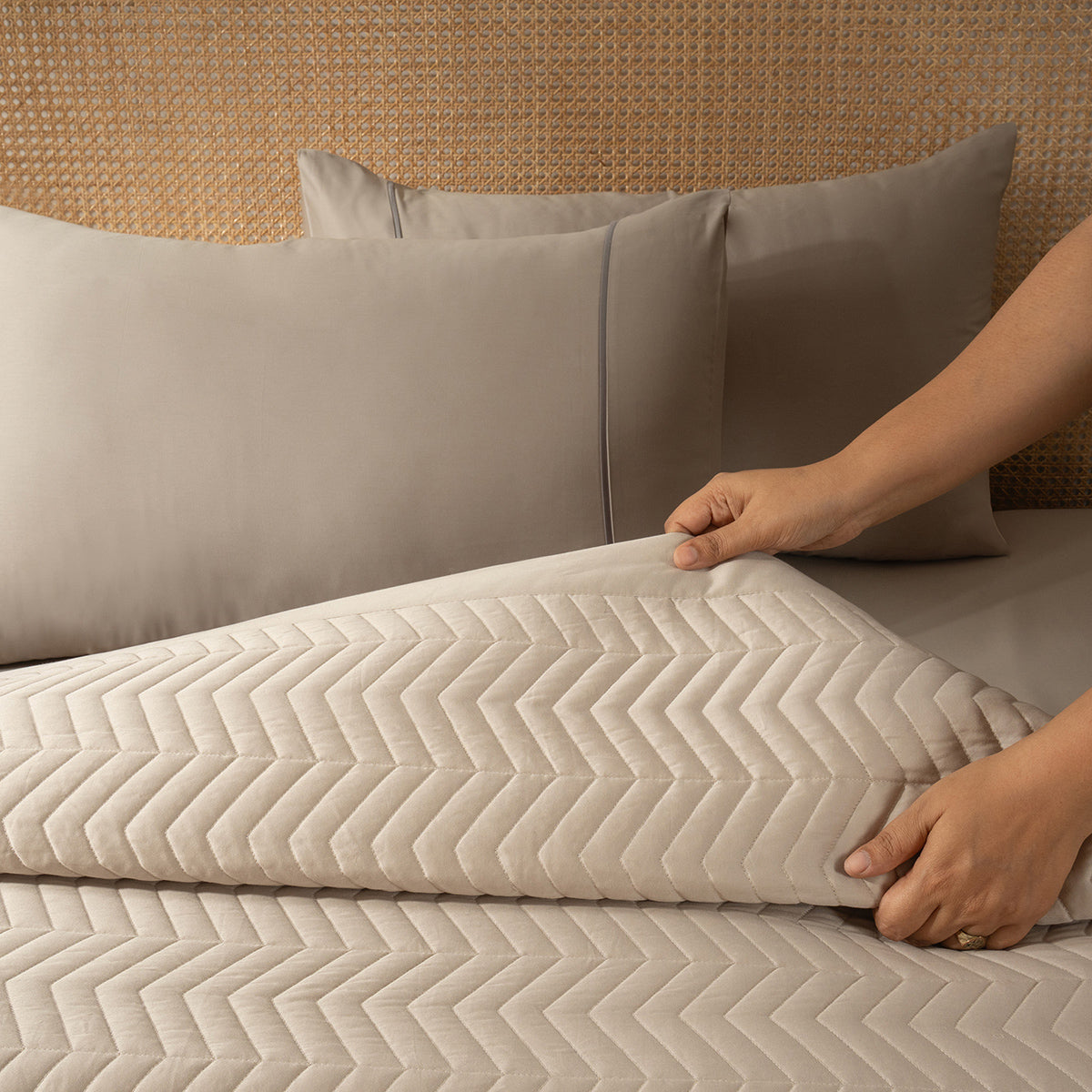Colorart Penelope AC Quilt Set/Quilted Bed Cover Set/Comforter Sandshell