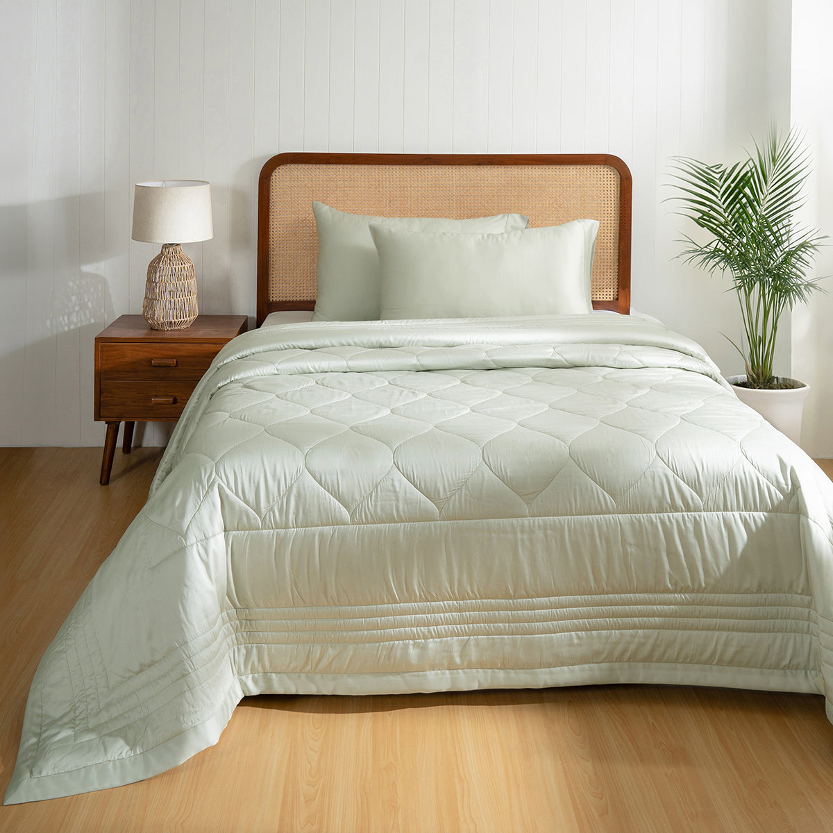 Fabric 100% Tencel™ Super Soft Quilt/Quilted Bed Cover Serene Haven Noemi Green