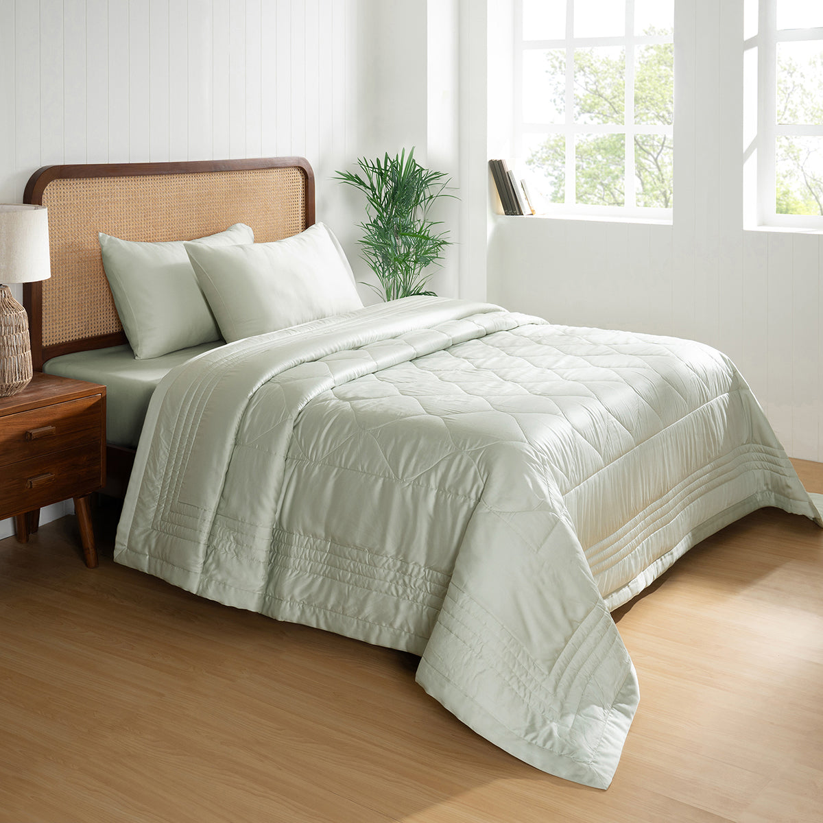 Fabric 100% Tencel™ Super Soft Quilt/Quilted Bed Cover Serene Haven Noemi Green