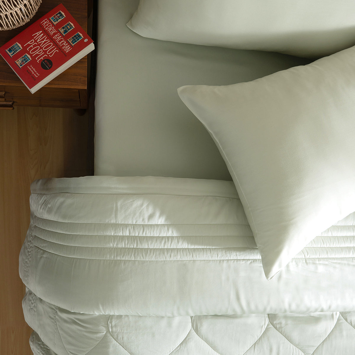 Fabric 100% Tencel™ Super Soft Quilt/Quilted Bed Cover Serene Haven Noemi Green