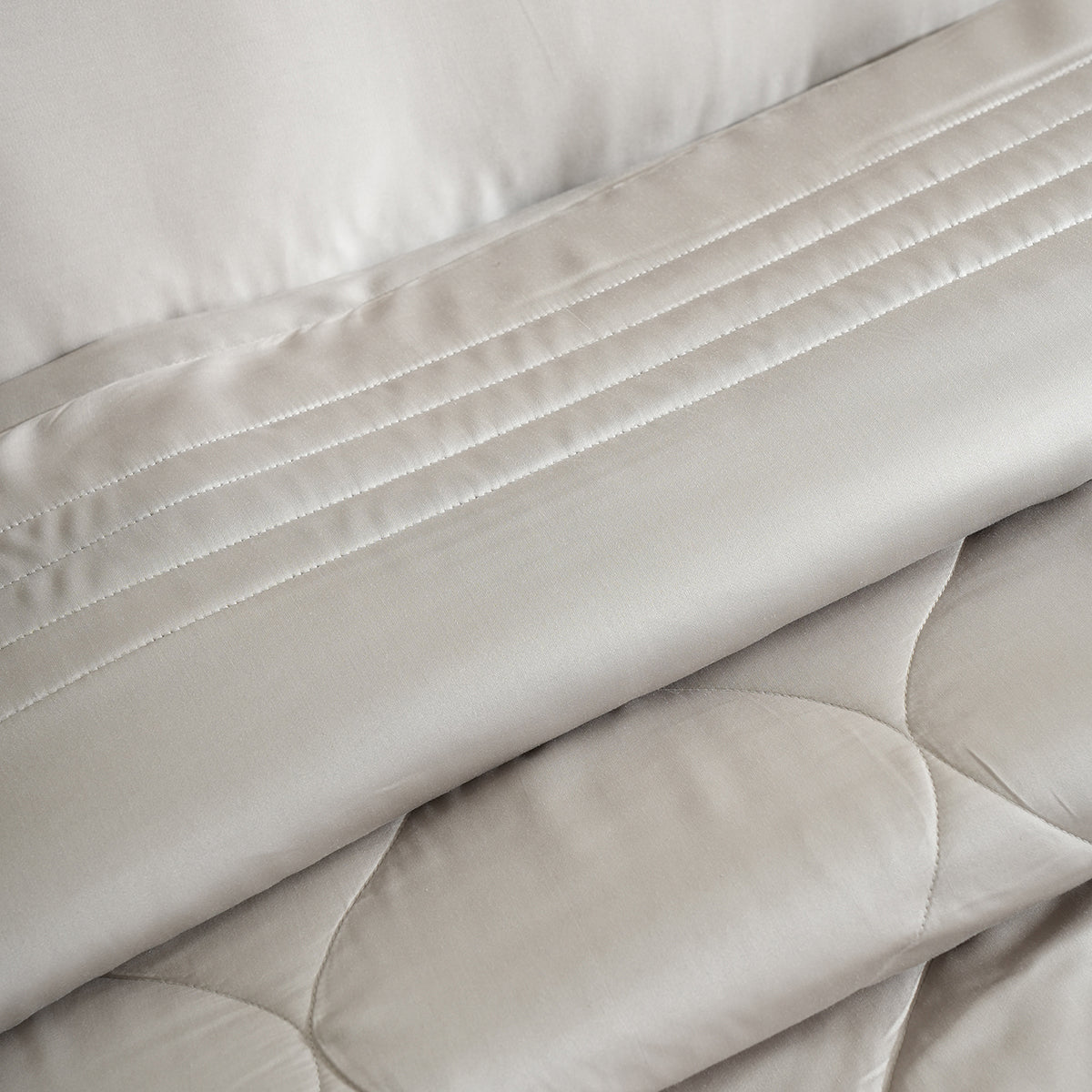 Fabric 100% Tencel™ Super Soft Quilt/Quilted Bed Cover Serene Haven Noemi Grey