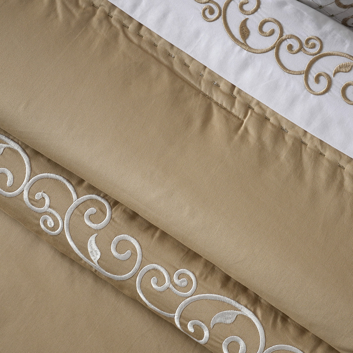 Luxe Elegance Arabesque Style 10 Pcs Quilt Set Safari