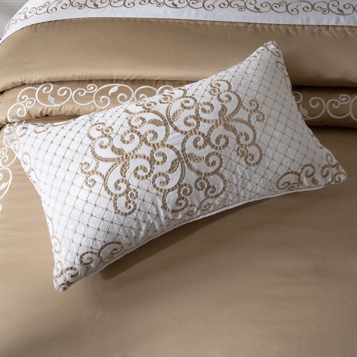 Luxe Elegance Arabesque Style 10 Pcs Quilt Set Safari