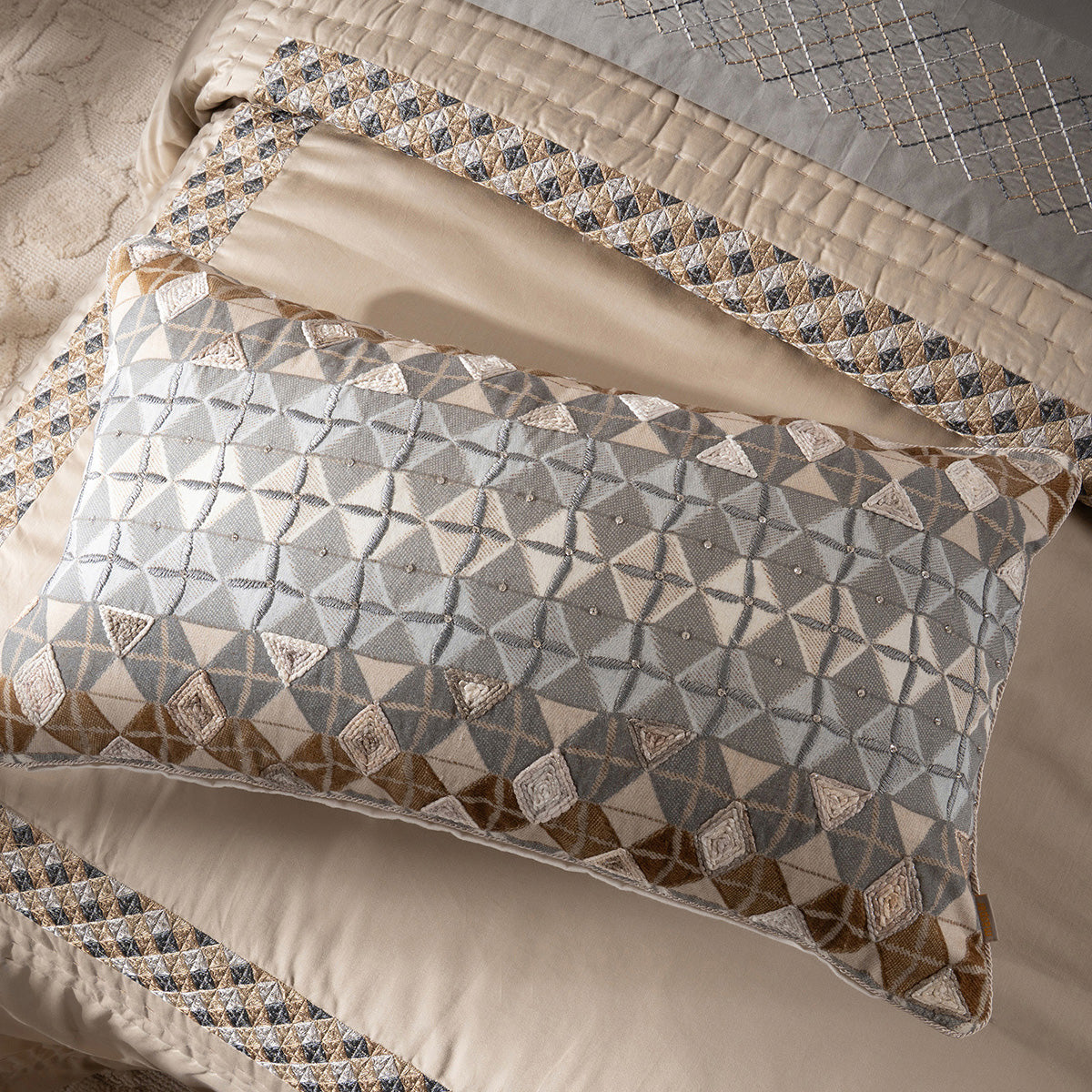 Luxe Elegance Chevron Grid 10 Pcs Quilt Set Silver Grey