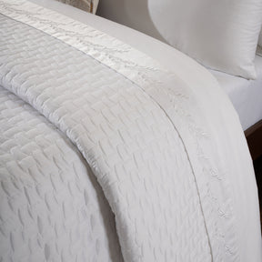Luxe Elegance Leafy Basket 10 Pcs Quilt Set White