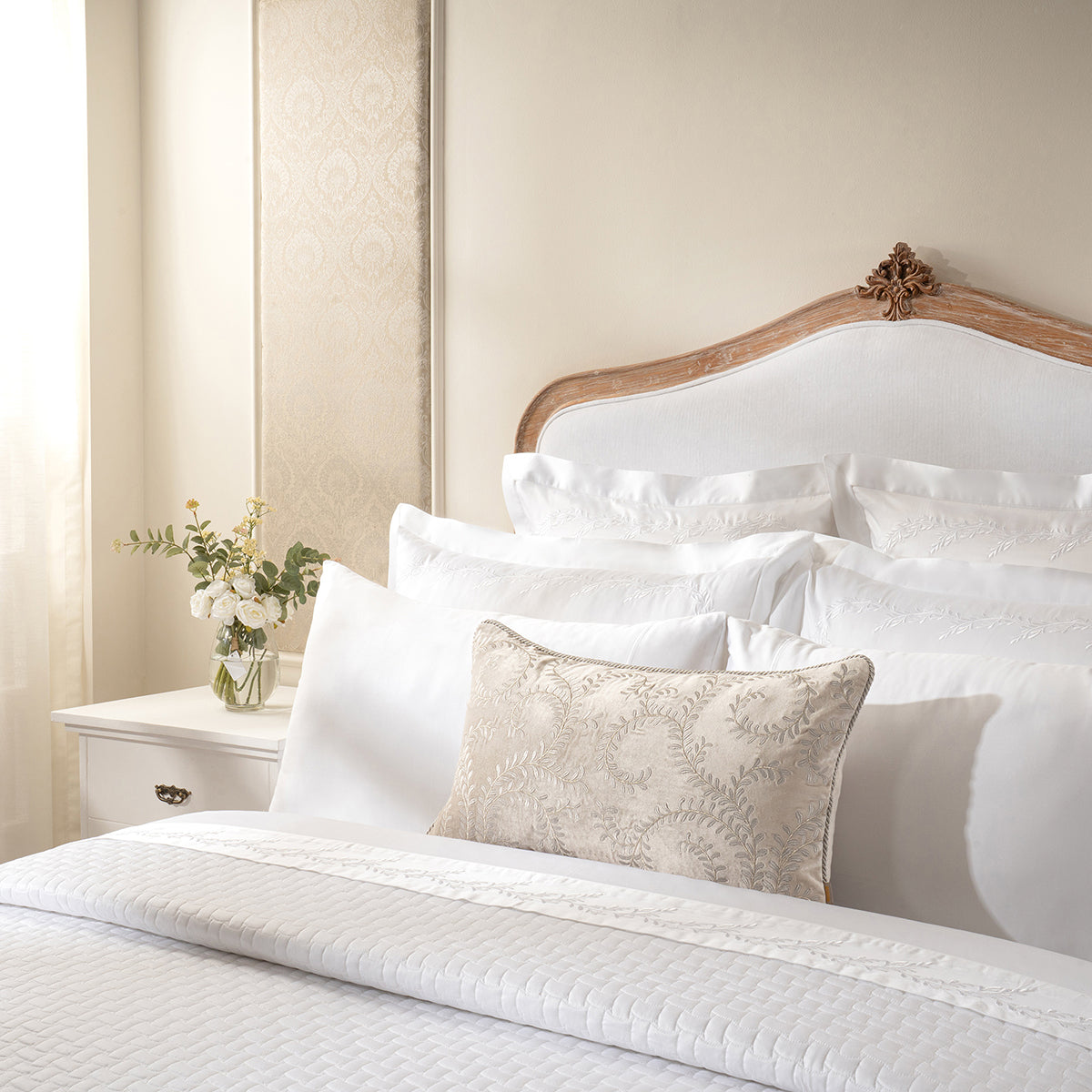 Luxe Elegance Leafy Basket 10 Pcs Quilt Set White