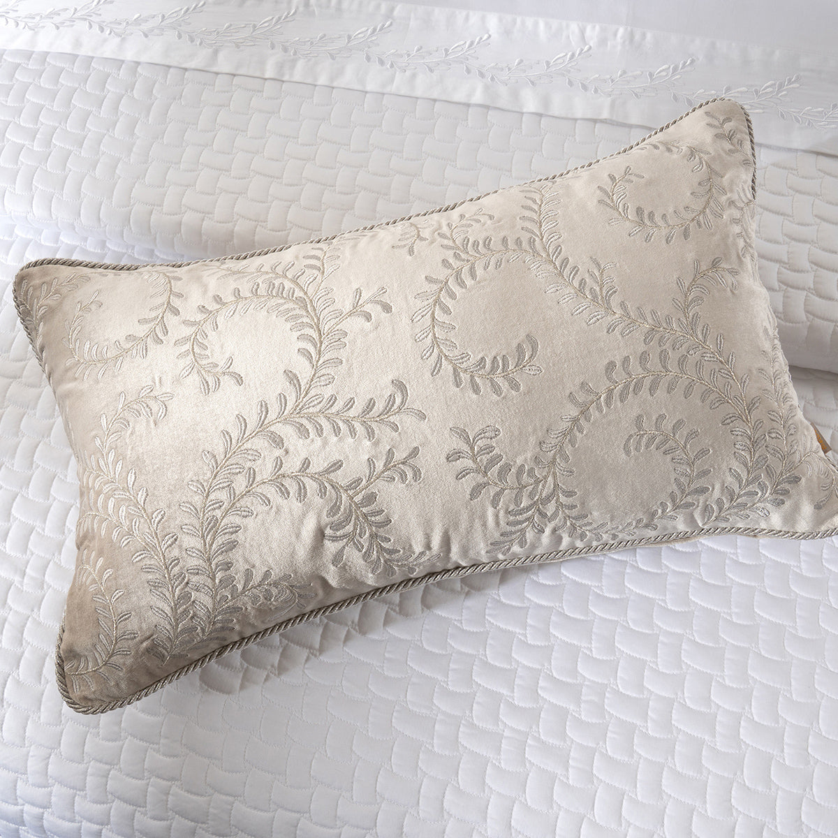 Luxe Elegance Leafy Basket 10 Pcs Quilt Set White