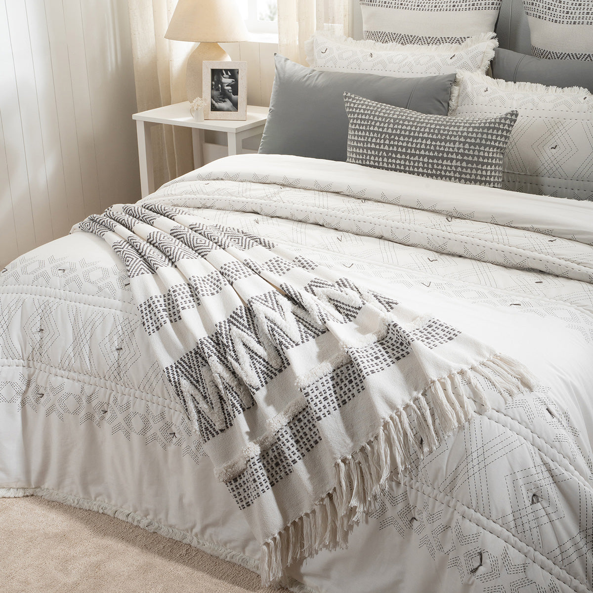 Throw Off White Entangled Zig Zag Rurban Transit