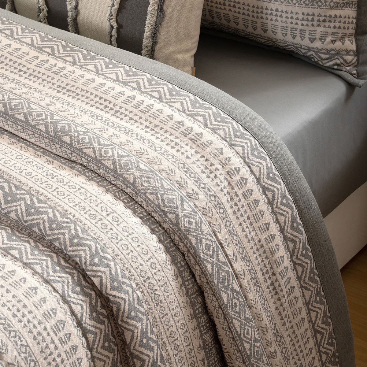Quilt Set Grey Patternity Print 5Pcs Set Rurban Transit
