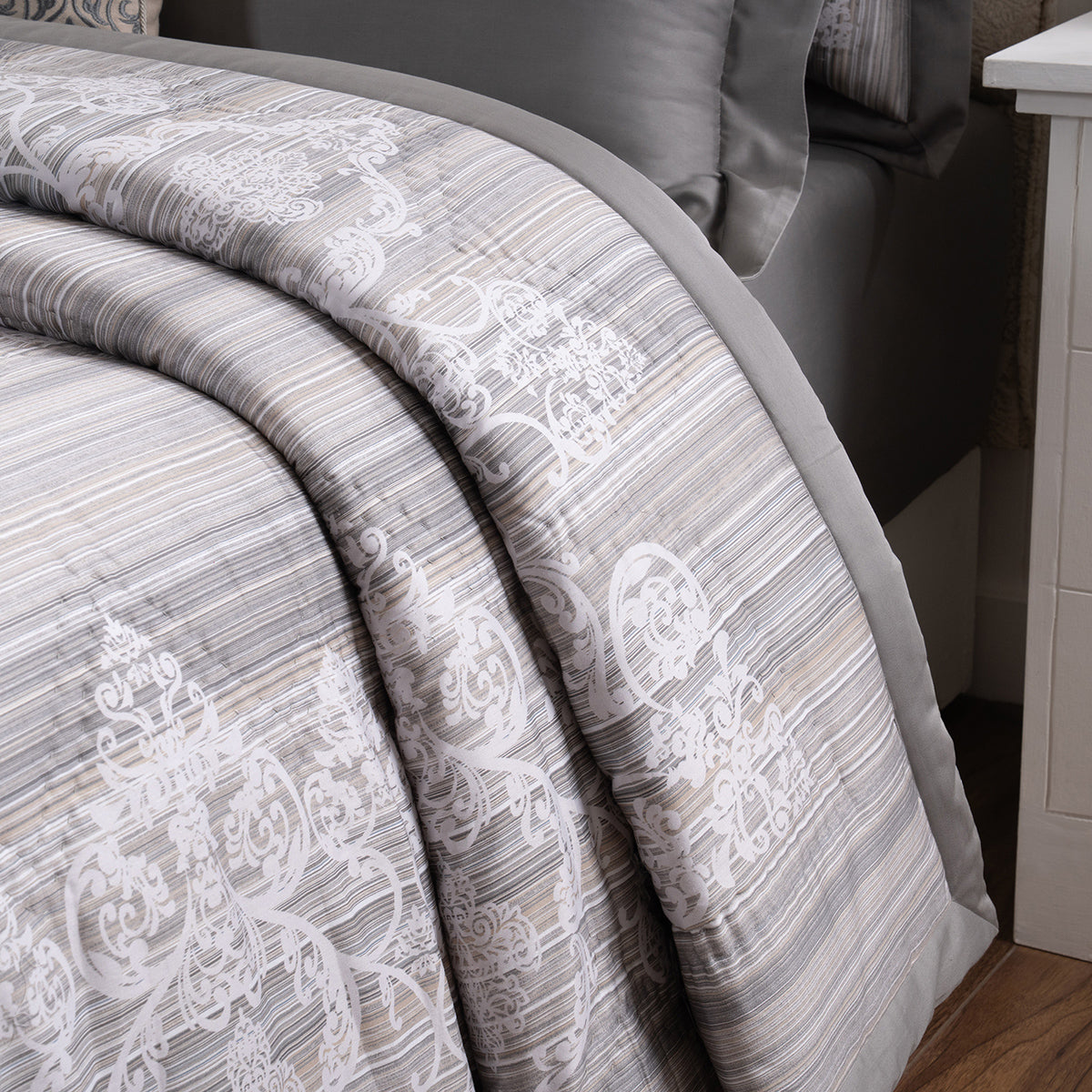 Quilt 100% Cotton Grey Veloura Imperial Grace