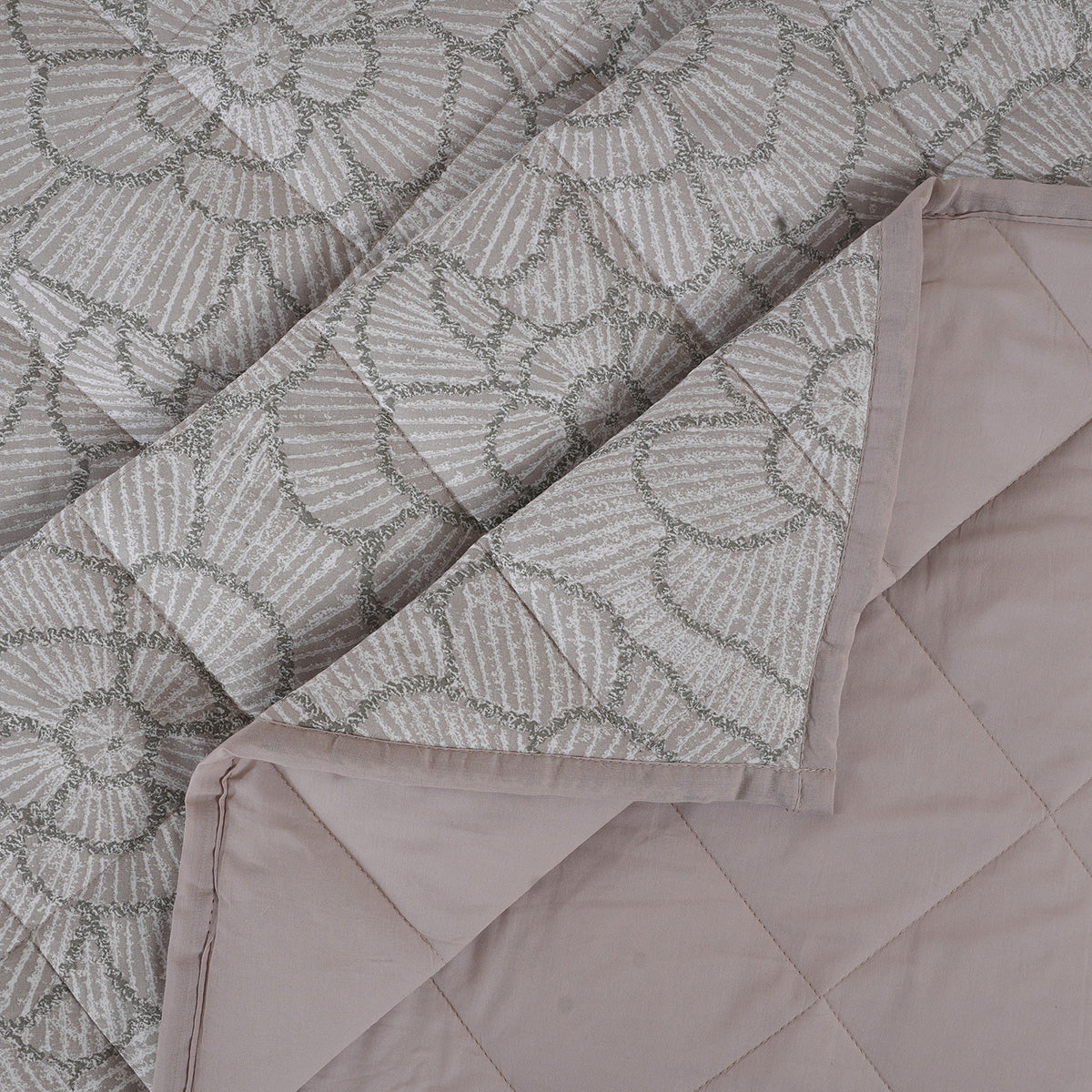 Hermosa Botanic Bloom Florique Quilt Beige