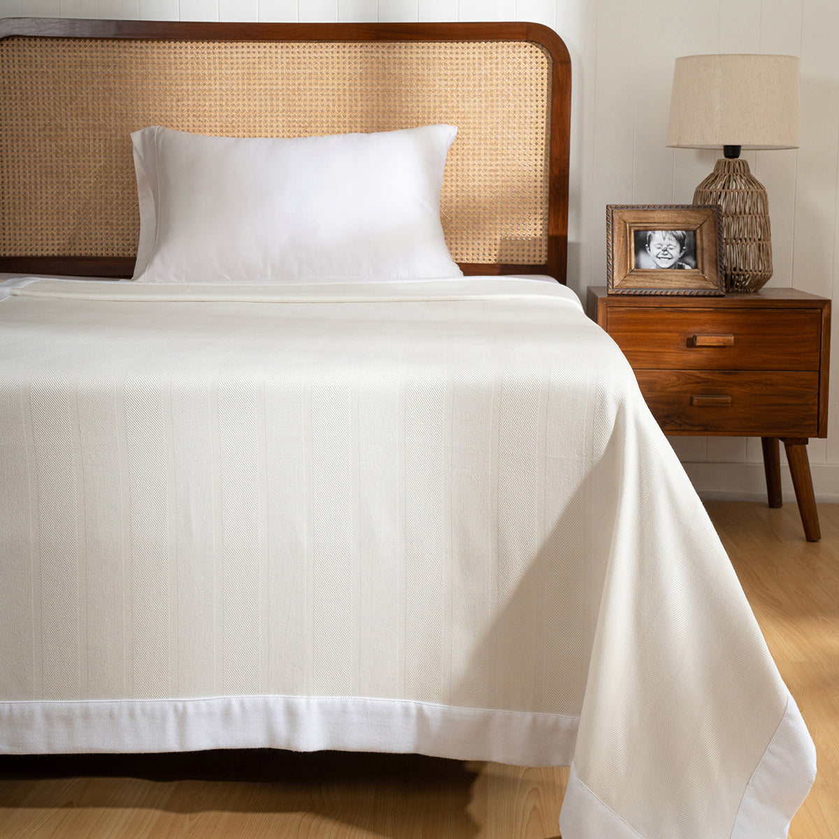 Bamboo Eco Friendly Soft Blanket/Bed Cover/Multi Cover Serene Haven Erika Off White